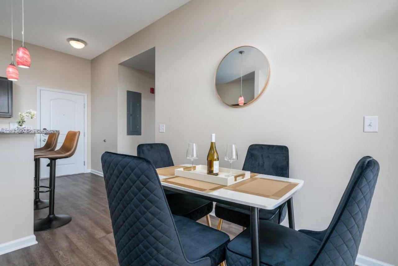 Private Bed Downtown Indy - Shared Apartment อินเดียนาโพลิส ภายนอก รูปภาพ