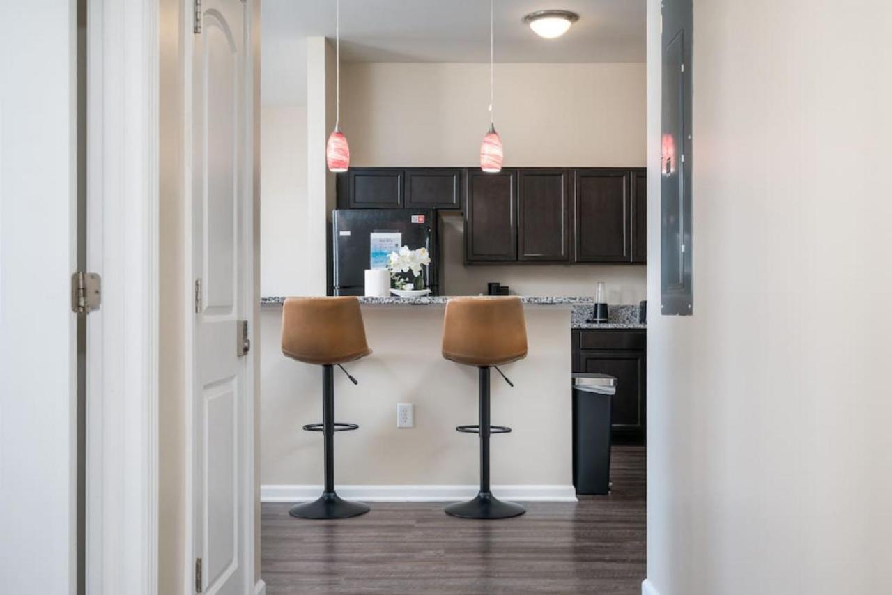 Private Bed Downtown Indy - Shared Apartment อินเดียนาโพลิส ภายนอก รูปภาพ