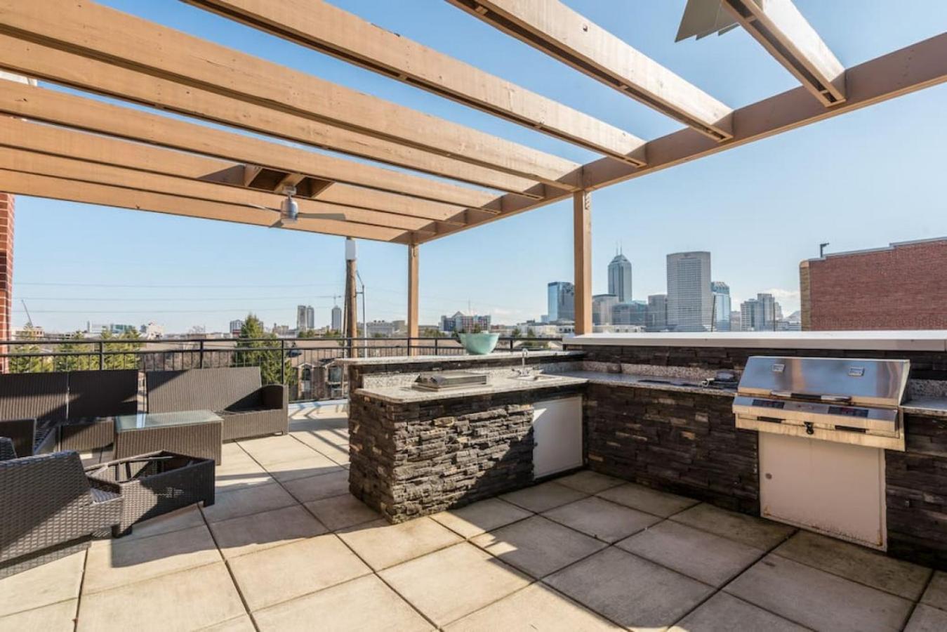 Private Bed Downtown Indy - Shared Apartment อินเดียนาโพลิส ภายนอก รูปภาพ