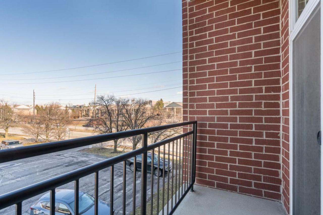 Private Bed Downtown Indy - Shared Apartment อินเดียนาโพลิส ภายนอก รูปภาพ