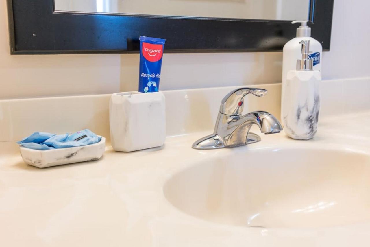 Private Bed Downtown Indy - Shared Apartment อินเดียนาโพลิส ภายนอก รูปภาพ